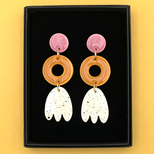 Boucles d'oreilles 3 pièces, vieux rose, jaune ocre et blanc moucheté