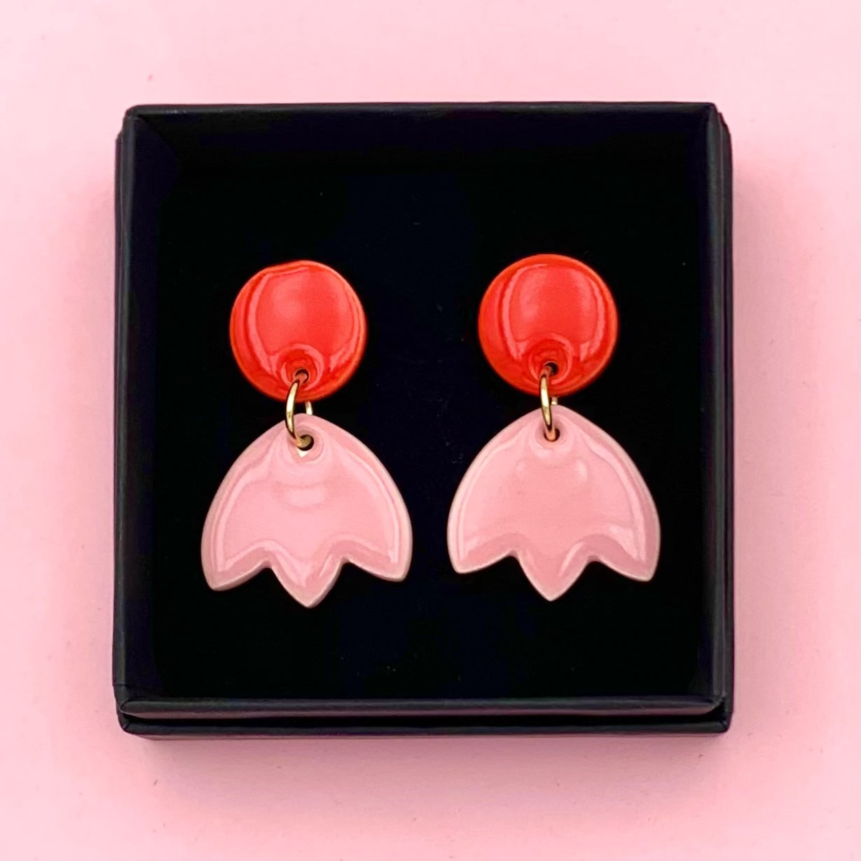 Boucles d'oreilles petite tulipe, rouge et rose pâle