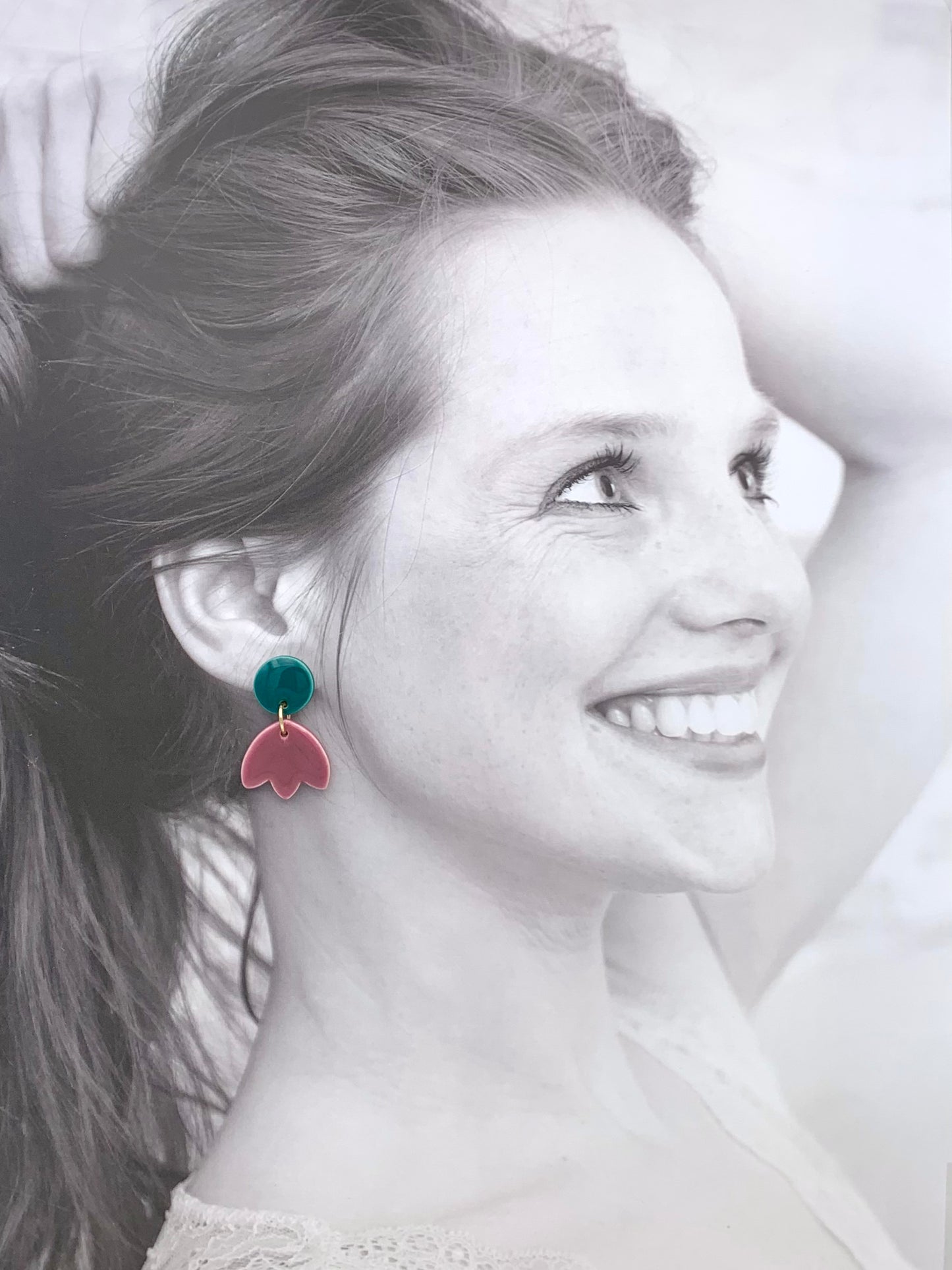 Boucles d'oreilles petite tulipe, vert-bleu et prune