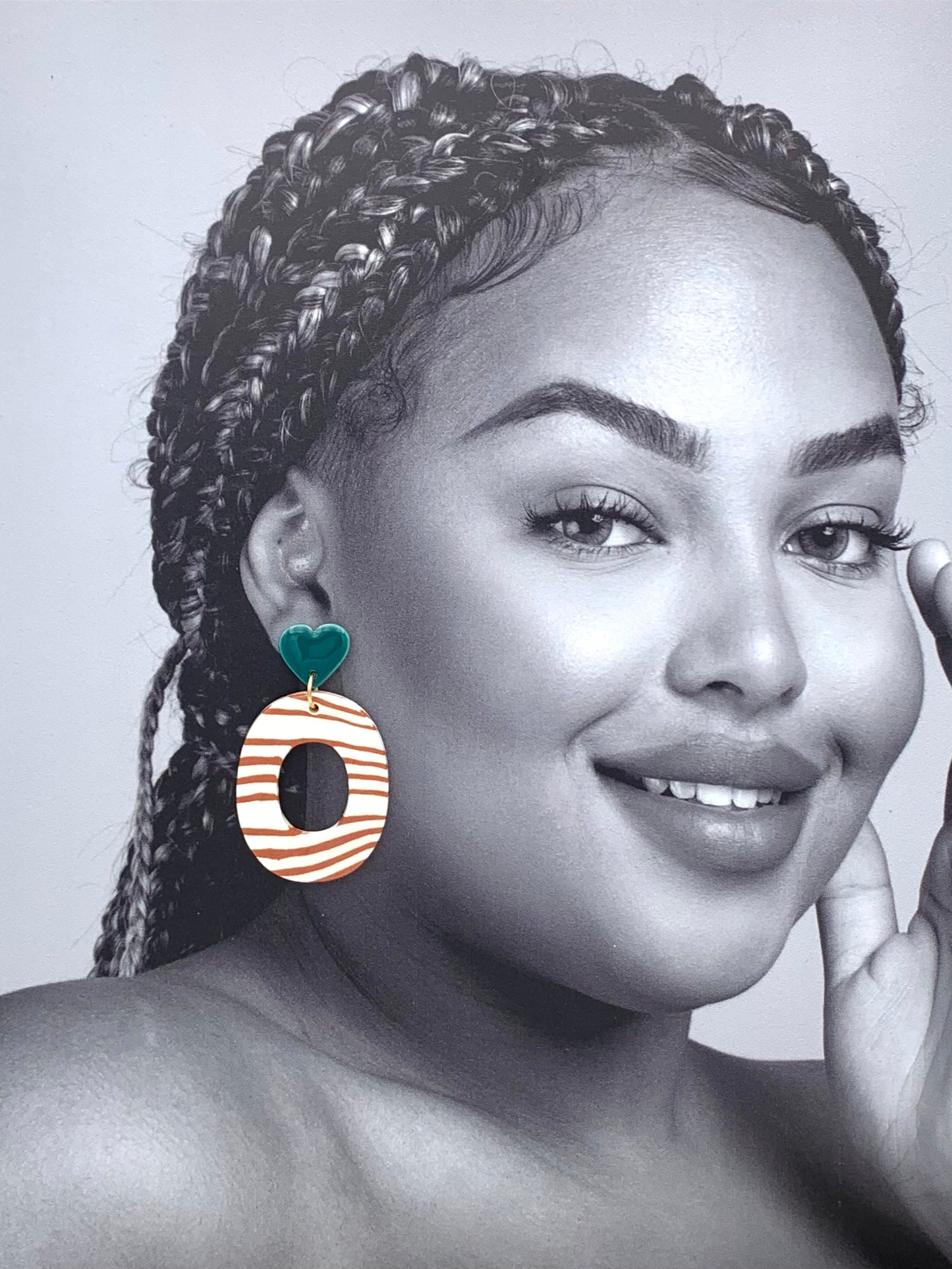 Boucles d'oreilles nerikomi coeur, rayé blanc / marron et vert-bleu