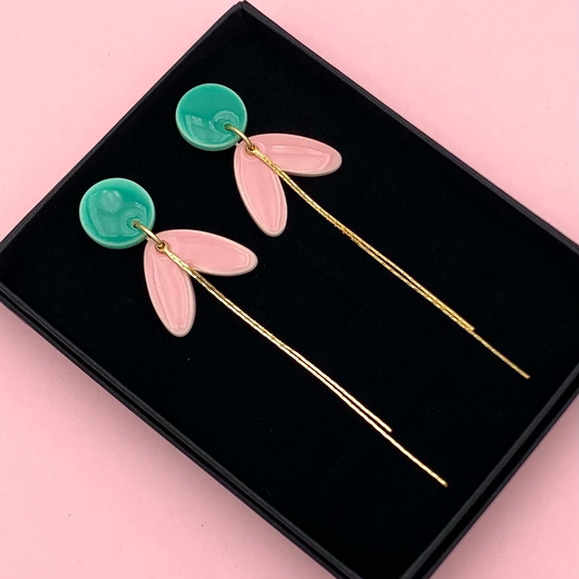 Boucles longues, menthe et rose pâle