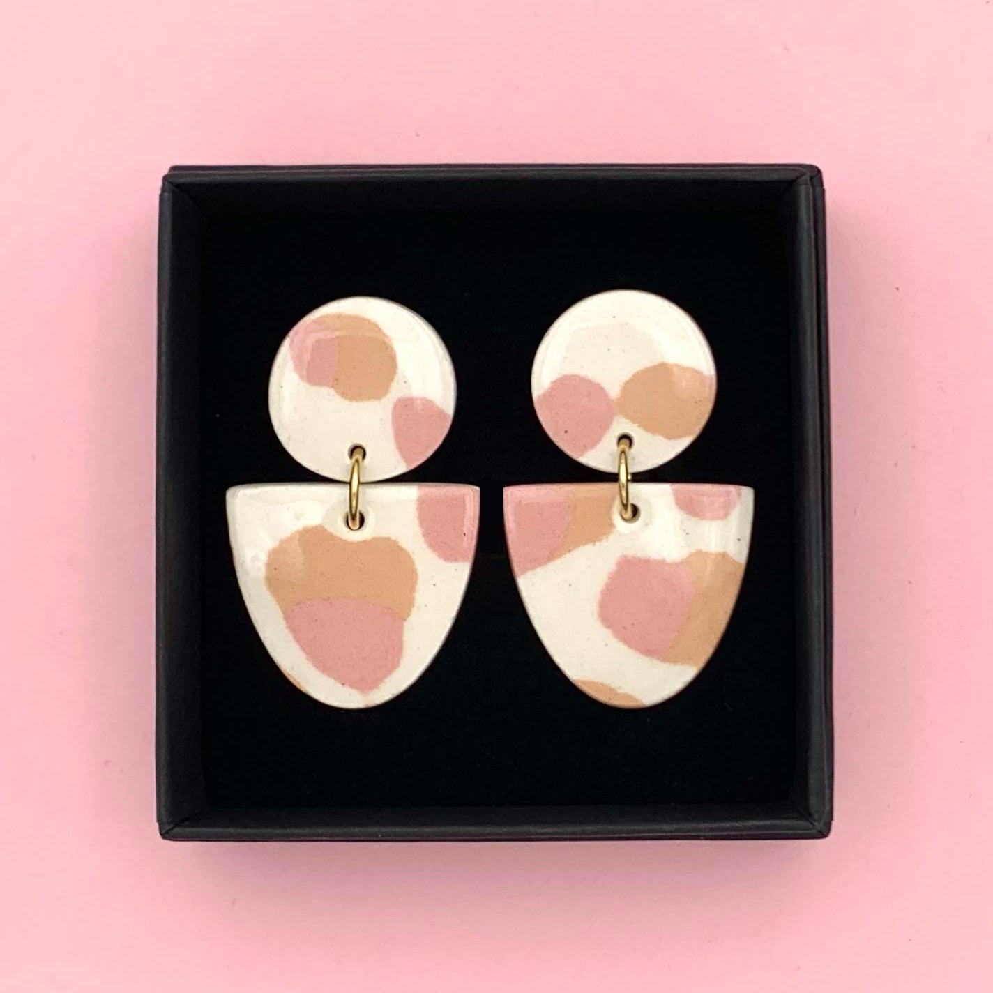 Boucles d'oreilles nerikomi, blanc, beige et rose