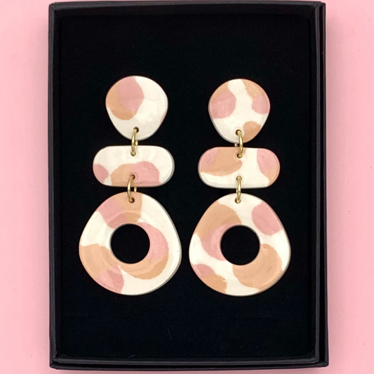 Boucles d'oreilles nerikomi pendantes, blanc, beige et rose