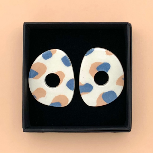 Boucles d'oreilles nerikomi donut, blanc, beige et bleu-gris