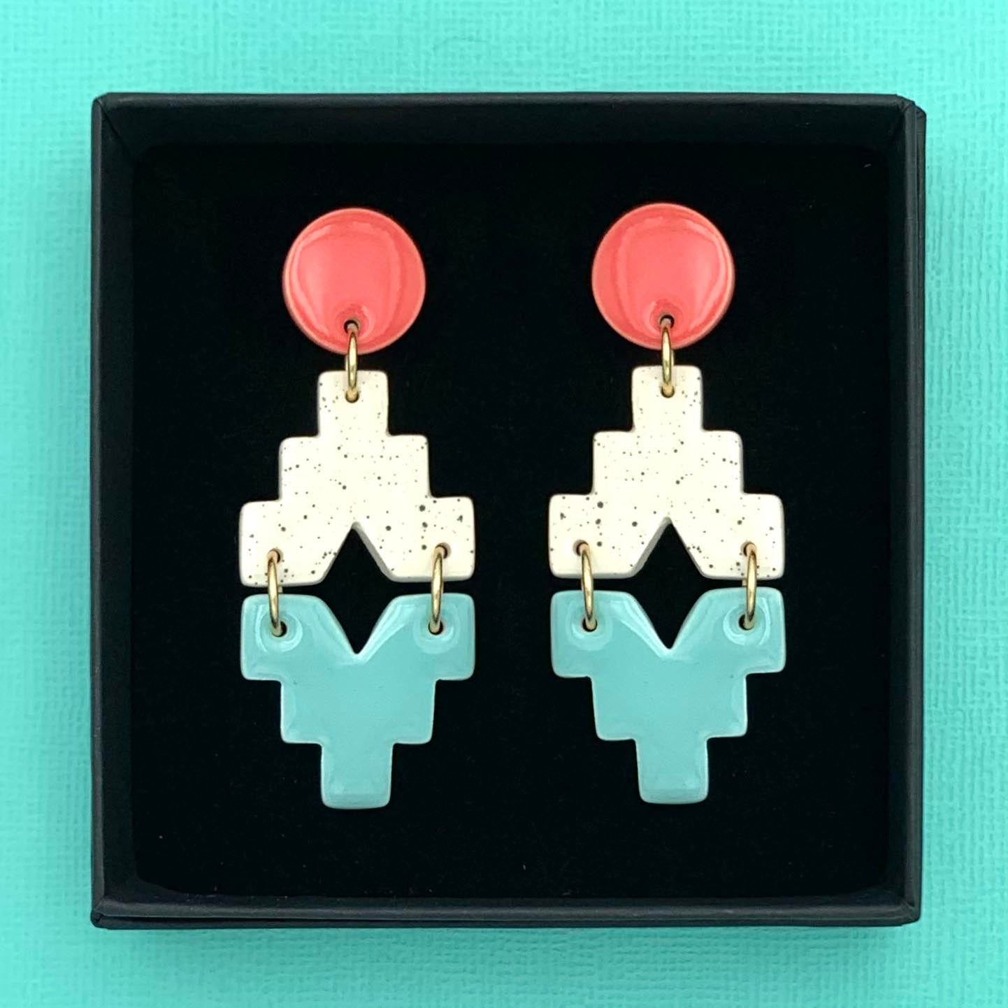 Boucles Lego, rose corail et bleu turquoise