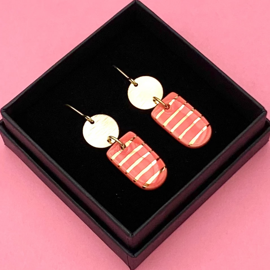 Petites boucles à crochet, rose corail et or