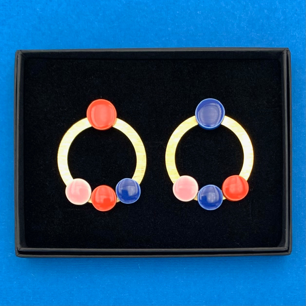 Boucles Farandole, bleu, rouge et rose pâle