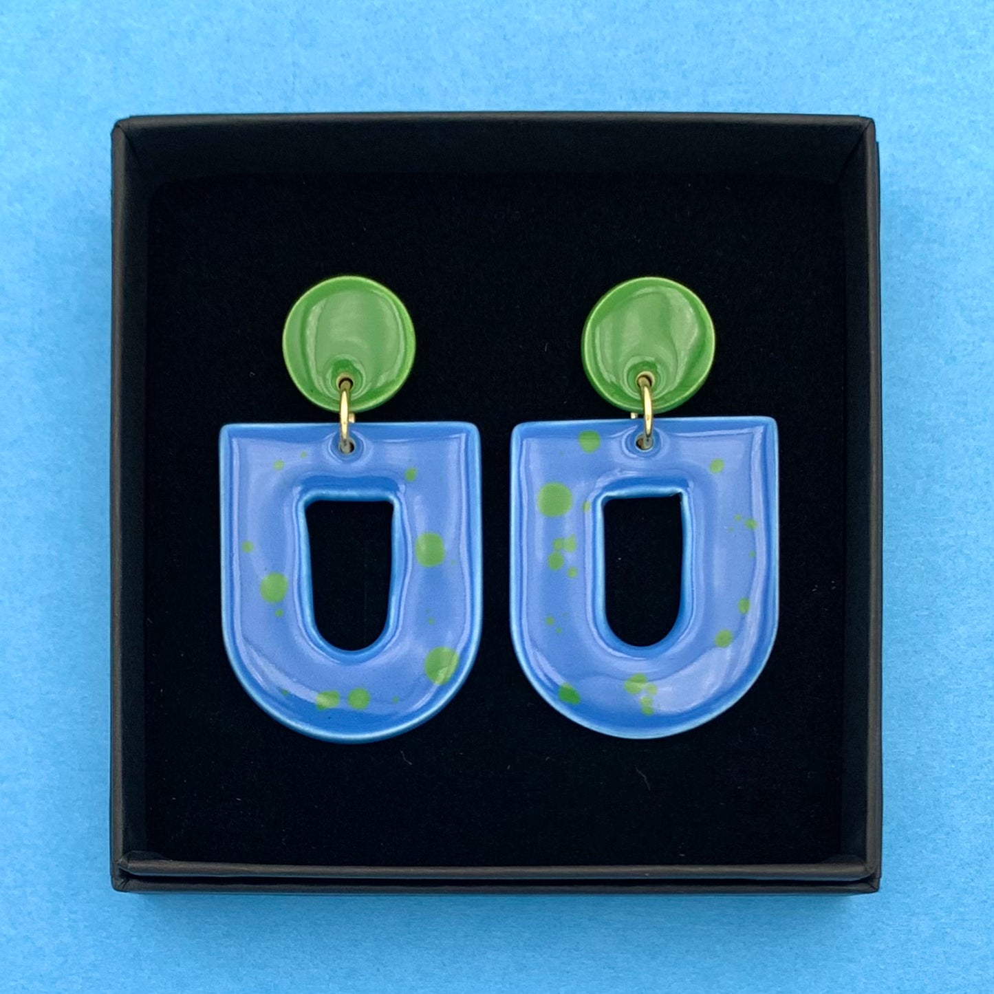 Boucles Grande Arche mouchetée, bleu azur et vert bouteille