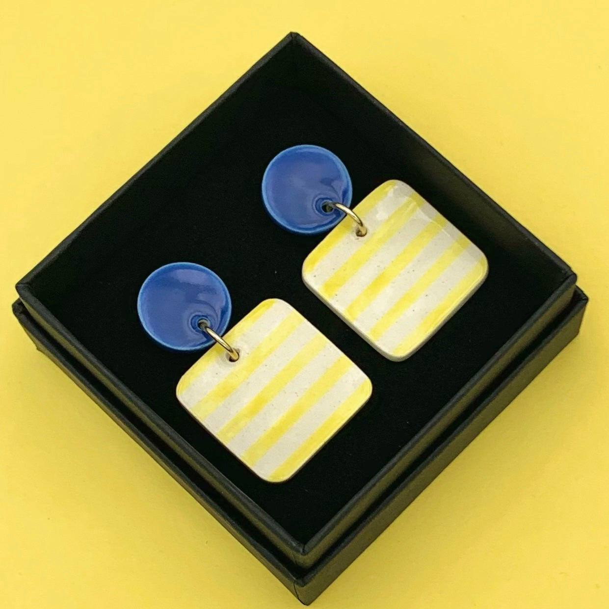Boucles Marinière carrées, bleu et jaune citron