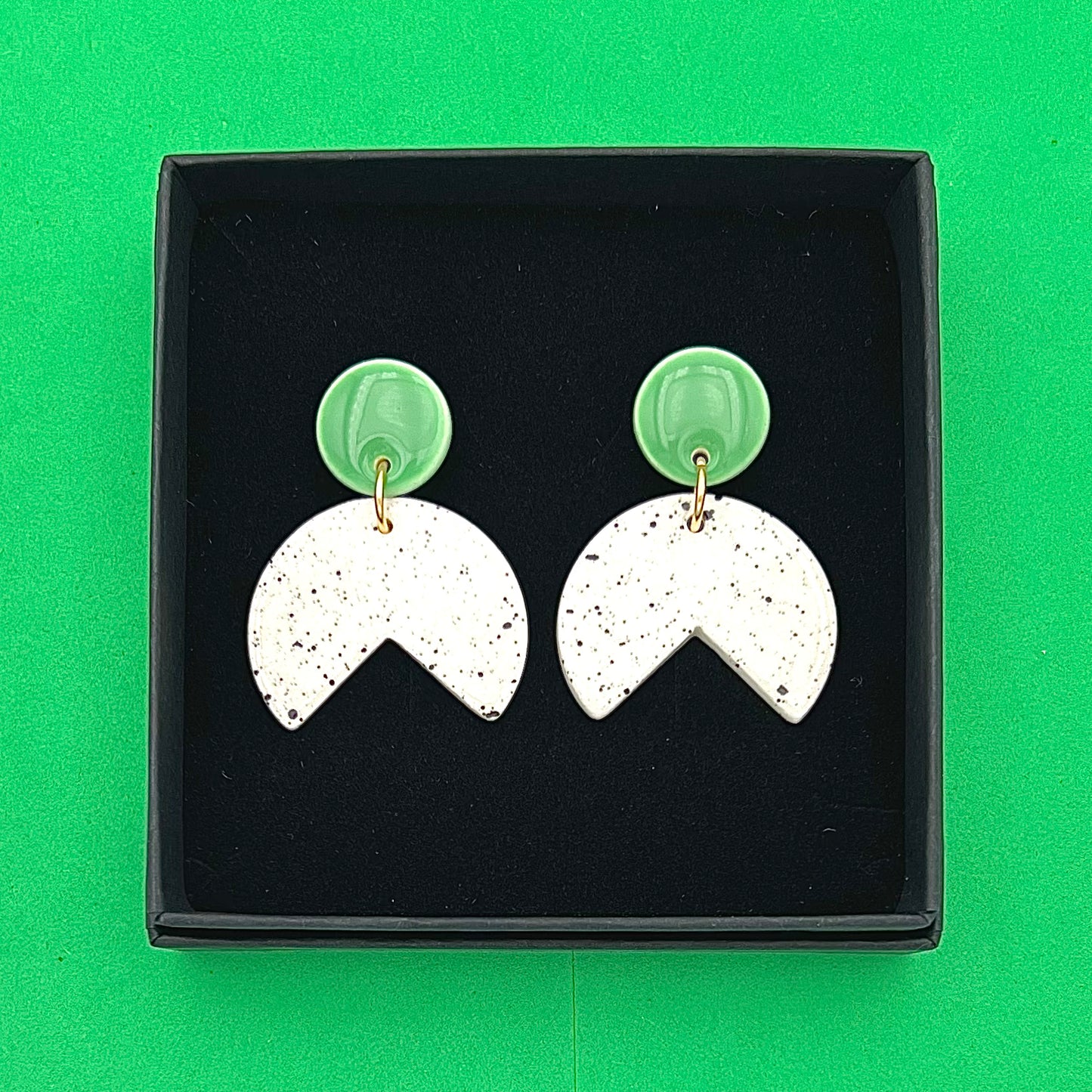 Boucles d'oreilles Pacman, vert clair et blanc moucheté