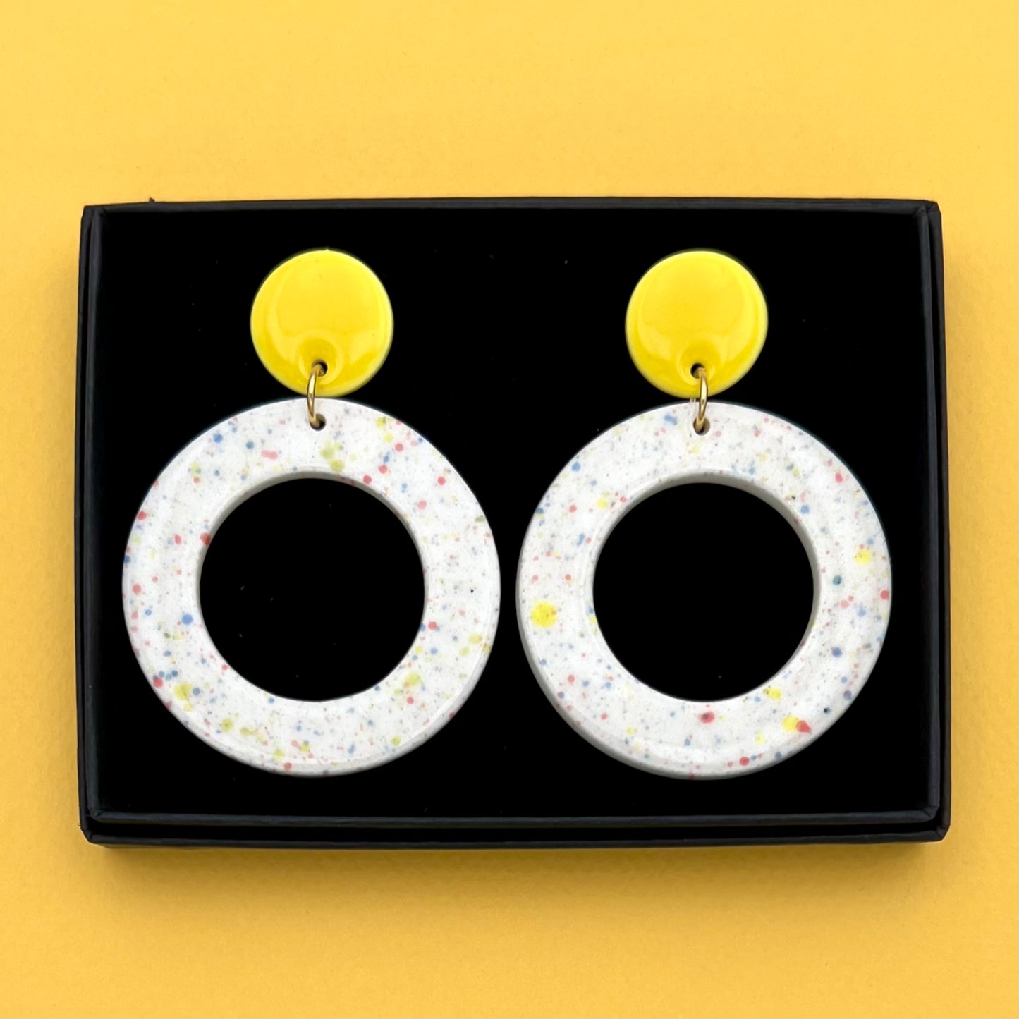 Boucles d'oreilles Assa, jaune et blanc moucheté