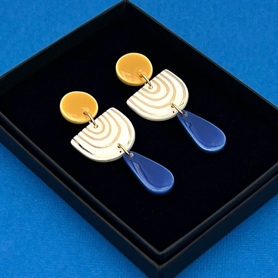 Boucles d'oreilles Ernestine, jaune moutarde, bleu, blanc et or