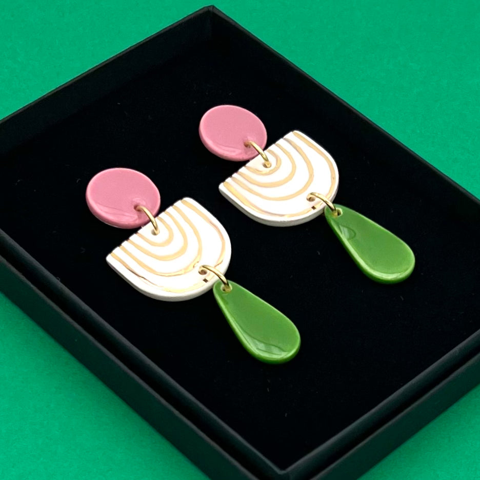 Boucles d'oreilles Ernestine, vieux rose, vert, blanc et or