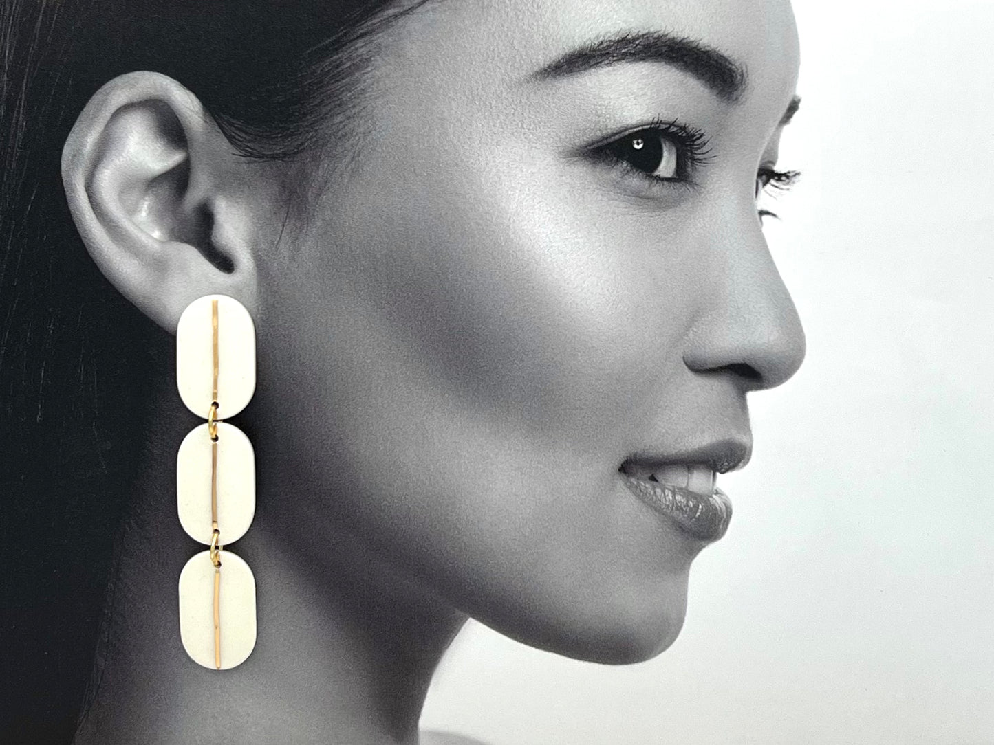 Boucles d'oreilles longues, blanc et or
