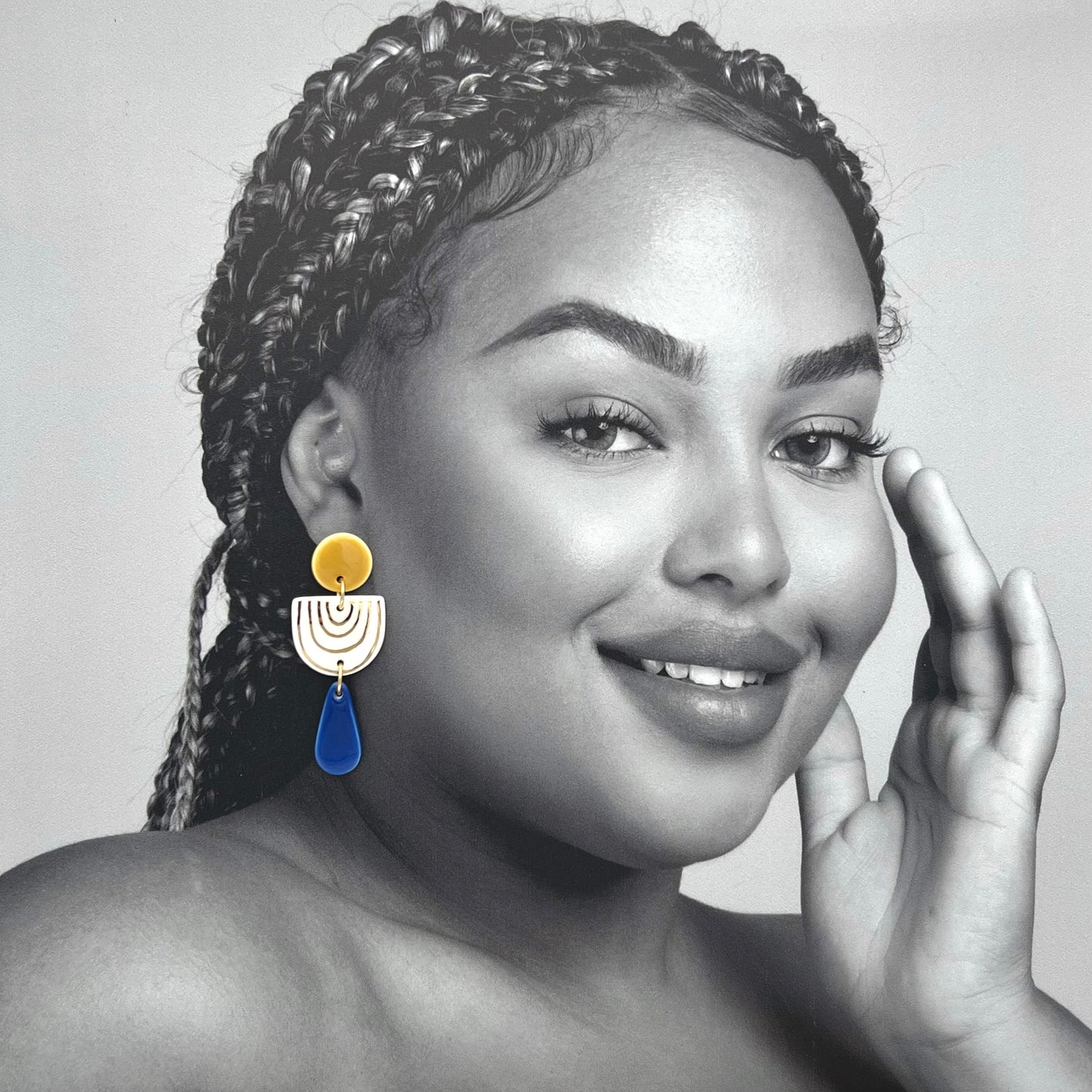Boucles d'oreilles Ernestine, jaune moutarde, bleu, blanc et or