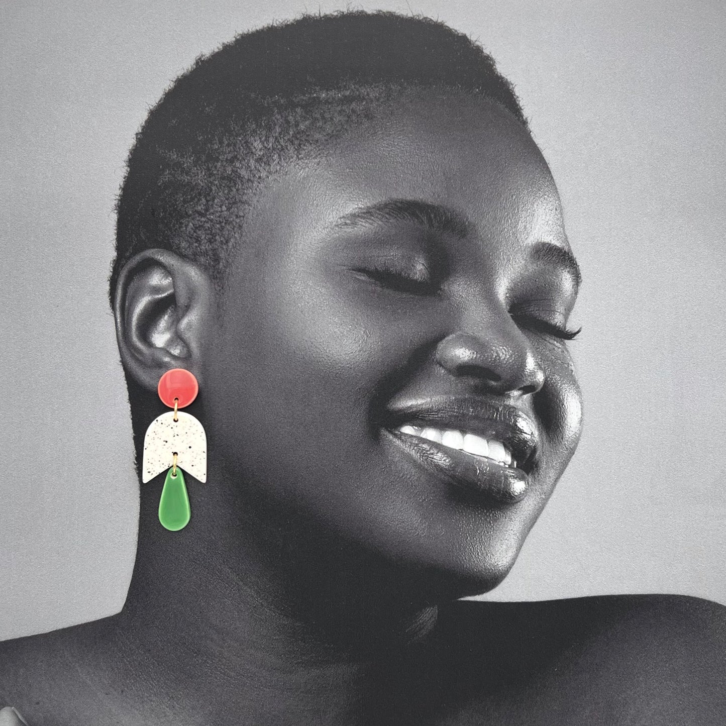 Boucles d'oreilles Capucine, rose corail, vert et blanc moucheté