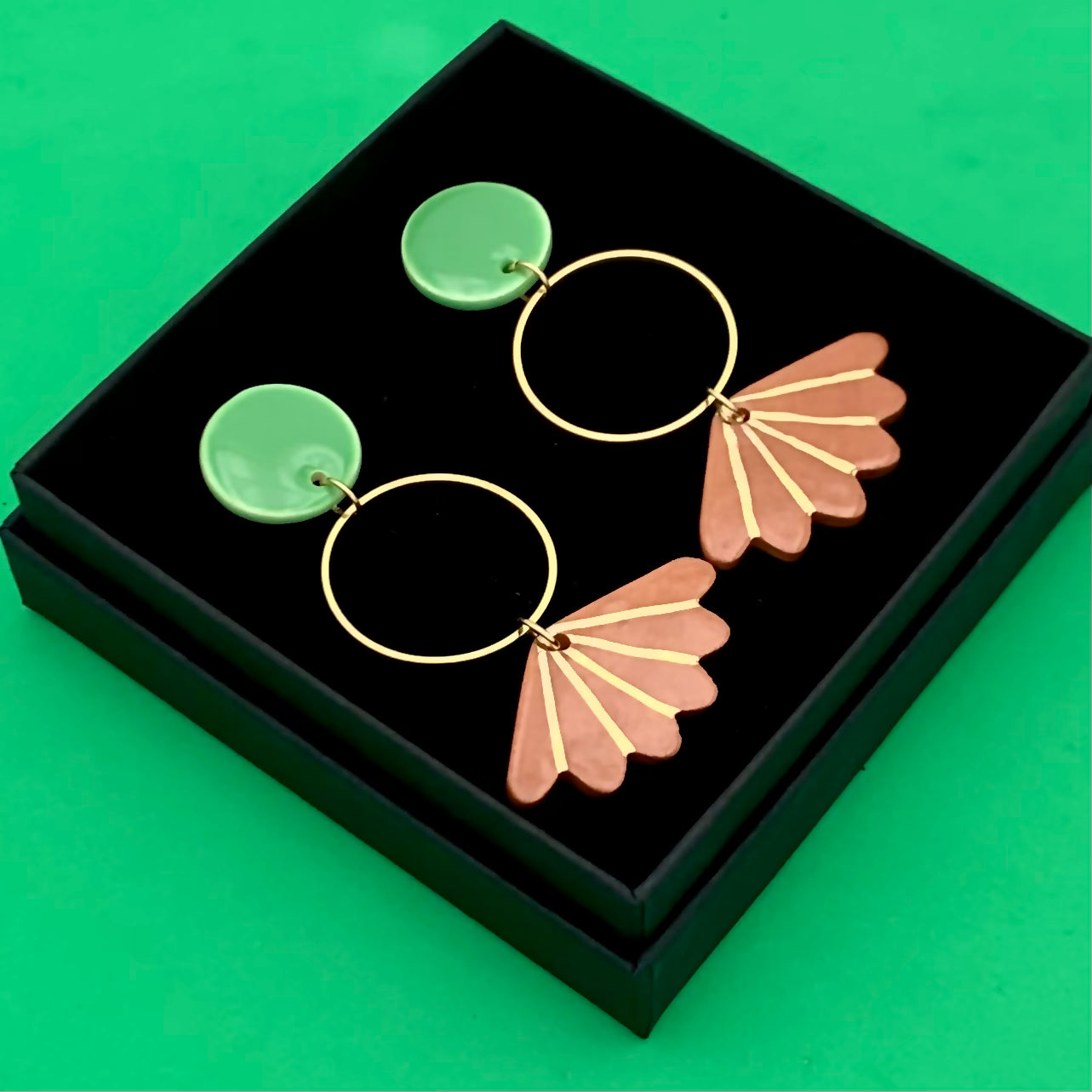 Boucles d'oreilles papillon, vert clair, marron et or