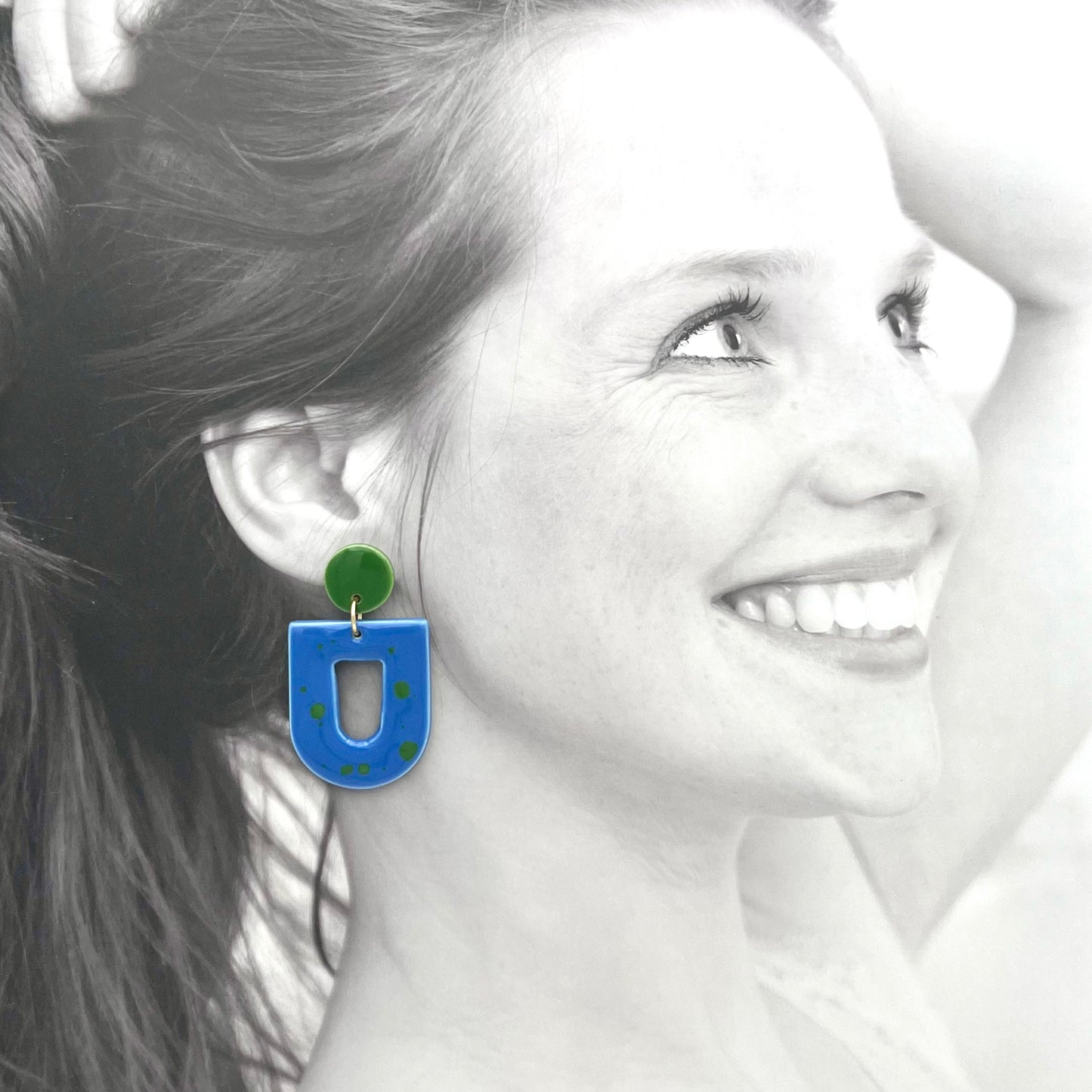Boucles Grande Arche mouchetée, bleu azur et vert bouteille
